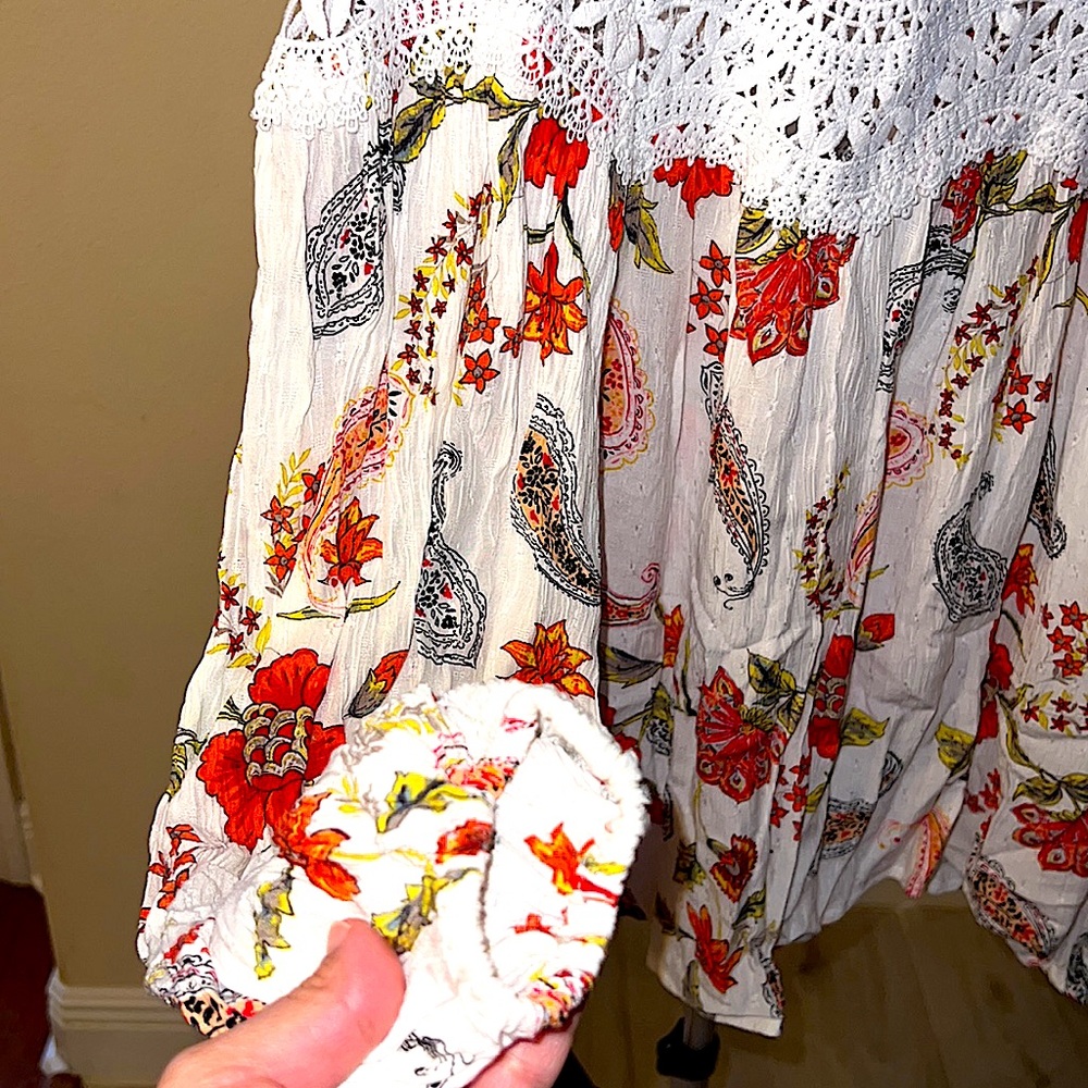 NWOT Fate Lace Floral Blouse - Picture 5 of 10